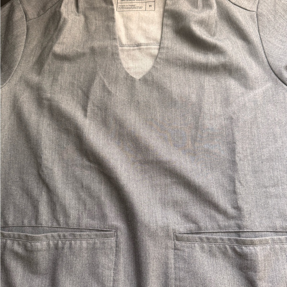 Figs Technical Collection Gray Top - Picture 2 of 10